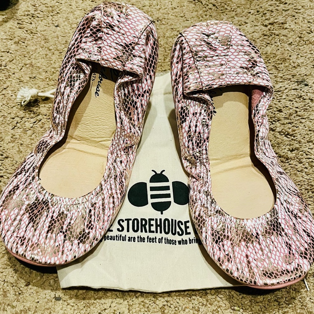 New Pink/Silver sparkle Storehouse Flats.New Condition..
